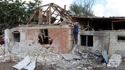 Троє людей поранені через обстріл Дергачів на Харківщині: фото наслідків Троє людей поранені через обстріл Дергачів на Харківщині: фото наслідків