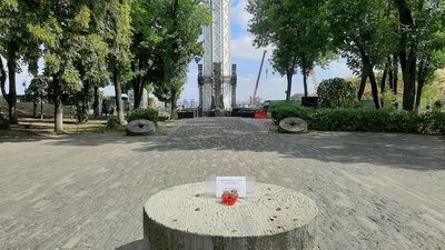 У Києві вандали намагалися зруйнувати скульптуру про Голодомор