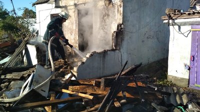 На Миколаївщині під час пожежі вибухнув газовий балон На Миколаївщині під час пожежі вибухнув газовий балон