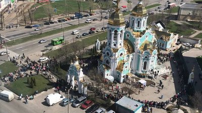 Натовп біля храму: як проходить Вербна неділя на Харківщині Натовп біля храму: як проходить Вербна неділя на Харківщині