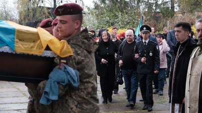 25 років служив у поліції. У Чернівцях прощались із загиблим військовим 25 років служив у поліції. У Чернівцях прощались із загиблим військовим