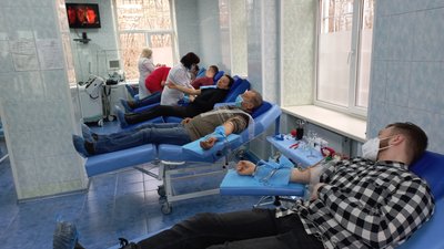 У Полтаві черга до пункту здачі крові