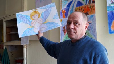 Викладачі-волонтери займаються з дітьми-переселенцями. Фоторепортаж зі школи мистецтв на Львівщині Викладачі-волонтери займаються з дітьми-переселенцями. Фоторепортаж зі школи мистецтв на Львівщині