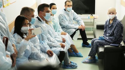 У Черкасах дівчині пересадили кістковий мозок ровесника з Німеччини. Це перша подібна операція У Черкасах дівчині пересадили кістковий мозок ровесника з Німеччини. Це перша подібна операція