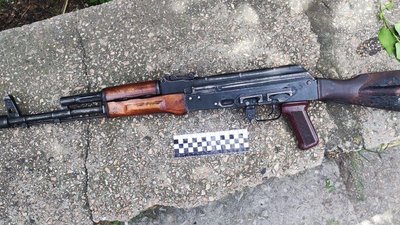 У Покрові на Дніпропетровщині поліцейські викрили чоловіка на збуті зброї та боєприпасів У Покрові на Дніпропетровщині поліцейські викрили чоловіка на збуті зброї та боєприпасів