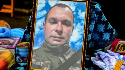 У Кропивницькому попрощалися з трьома загиблими у війні з РФ У Кропивницькому попрощалися з трьома загиблими у війні з РФ