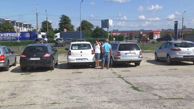 Через Волинську митницю в'їхала майже сотня авто, які не встигли розмитнити до 1 липня Через Волинську митницю в'їхала майже сотня авто, які не встигли розмитнити до 1 липня