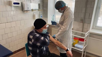 "Переносять в основному безсимптомно": черкащан продовжують вакцинувати бустерною дозою