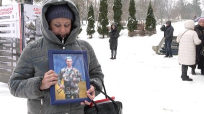 У львівському парку встановили копію вежі Донецького аеропорту