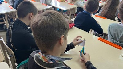 Акцію "Засвітись у темряві" провели патрульні поліцейські для школярів в Ужгороді Акцію "Засвітись у темряві" провели патрульні поліцейські для школярів в Ужгороді