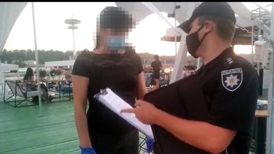 В Запоріжжі поліція призупинила роботу тридцяти розважальних закладів через порушення карантину