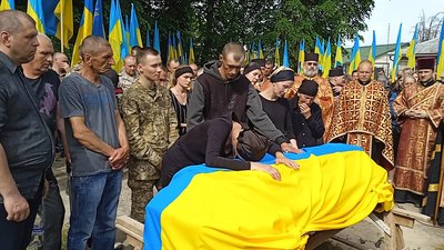 На Тернопільщині попрощалися з бійцем Євгеном Безкровним На Тернопільщині попрощалися з бійцем Євгеном Безкровним