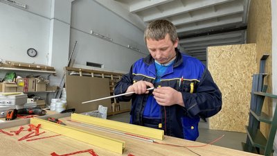 Підприємство, що виготовляє світильники 