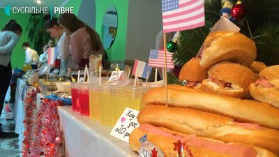Рівненські ліцеїсти на ярмарку збирали гроші на лікування травмованого в ДТП учня