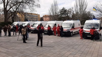 До районів Миколаївщини передали нові автомобілі швидкої допомоги До районів Миколаївщини передали нові автомобілі швидкої допомоги