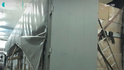 Суд наклав арешт на 40 тисяч медичних халатів, які підприємство з Рівненщини везло до Німеччини