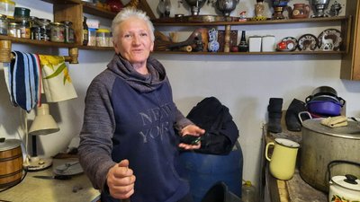 "Ми віримо в перемогу". Як живуть люди в одному з прифронтових сіл Донеччини "Ми віримо в перемогу". Як живуть люди в одному з прифронтових сіл Донеччини