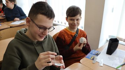 На Кіровоградщині усім школярам в Олександрійській громаді роздадуть світловідбивачі На Кіровоградщині усім школярам в Олександрійській громаді роздадуть світловідбивачі