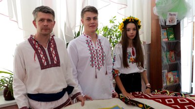 Національний рекорд. До Дніпра прибув Рушник єдності Національний рекорд. До Дніпра прибув Рушник єдності