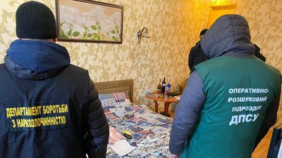 Херсонські прикордонники затримали жителя Криму, який намагався перевезти психотропні речовини