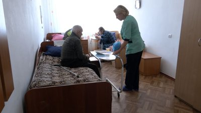Як у Луцькому геріатричному пансіонаті освоїлись переселенці з Харківщини, які пів року були в окупації Як у Луцькому геріатричному пансіонаті освоїлись переселенці з Харківщини, які пів року були в окупації