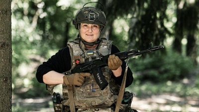 Як "Фіона" з Луцька служить мінометницею у бойовому підрозділі, а її чоловік волонтерить Як "Фіона" з Луцька служить мінометницею у бойовому підрозділі, а її чоловік волонтерить