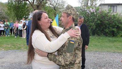 У Білківській громаді зустріли захисника Віталія Добромільського