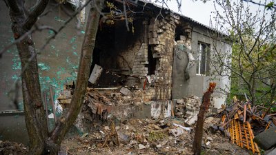 Війська РФ вдарили по приватному будинку у Дніпрі – фоторепортаж Війська РФ вдарили по приватному будинку у Дніпрі – фоторепортаж