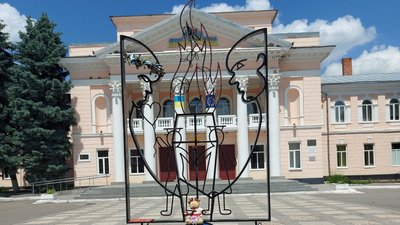На Миколаївщині презентували меморіал, присвячений дітям, загиблим від російської агресії
