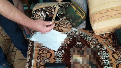У трьох волинян вилучили арбалет, наркотики та боєприпаси У трьох волинян вилучили арбалет, наркотики та боєприпаси
