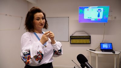Декламував гімн сімома мовами та одночасно рахував: 13-річний чернігівець встановив рекорд України Декламував гімн сімома мовами та одночасно рахував: 13-річний чернігівець встановив рекорд України