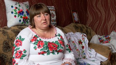 І хрестиком, і бісером: секрети майстрині з Одещини, яка робить вишиванки понад 20 років