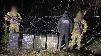 На Закарпатті біля кордону з Румунією виявили 5800 пачок сигарет без акцизних марок