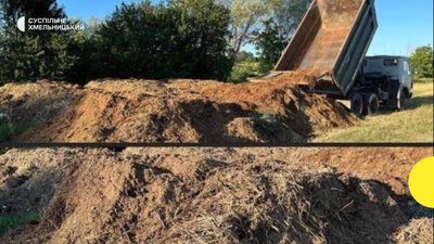 На фото тварині відходи, які вивезли до річки Південний Буг на відстані понад 700 метрів. Вони були перероблені і сильного, різкого запаху не виділяли На фото тварині відходи, які вивезли до річки Південний Буг на відстані понад 700 метрів. Вони були перероблені і сильного, різкого запаху не виділяли
