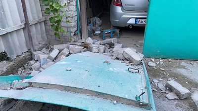 Війська РФ обстріляли Нікопольський та Криворізький райони: кілька тисяч жителів без світла