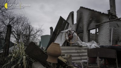 Син загинув на війні, дім розбомбили: історія родини з Андріївки Син загинув на війні, дім розбомбили: історія родини з Андріївки