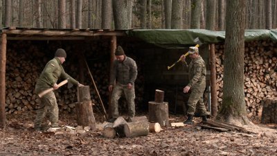 На Волині заготовляють дрова для військових та жителів Миколаївщини На Волині заготовляють дрова для військових та жителів Миколаївщини