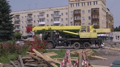 У Житомирі в центрі міста демонтували постамент, де стояв пам'ятник Леніну У Житомирі в центрі міста демонтували постамент, де стояв пам'ятник Леніну