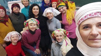 У Тернополі провели майстерклас "Хустина – оберіг жіночої краси" У Тернополі провели майстерклас "Хустина – оберіг жіночої краси"