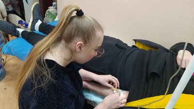 Бомбосховище та штат із 15 спеціалістів. В Одесі розгорнули добровольчий мобільний шпиталь