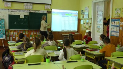Мама все знатиме: як у ліцеї на Франківщині повністю перейшли на електронні журнали
