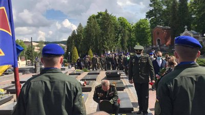 У Львові вшанували пам'ять Героїв України