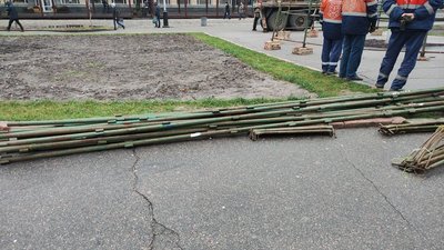 У Полтаві змонтували каркас новорічної ялинки: коли завершать роботи У Полтаві змонтували каркас новорічної ялинки: коли завершать роботи