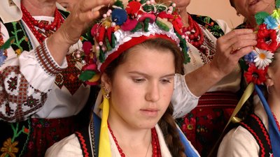 У Гвізді на Франківщині показали давній весільний обряд — збирання молодої на село У Гвізді на Франківщині показали давній весільний обряд — збирання молодої на село