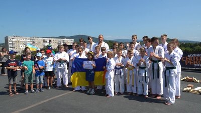 У Мукачеві каратист Ігор Капура встановив новий світовий рекорд У Мукачеві каратист Ігор Капура встановив новий світовий рекорд