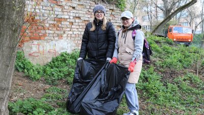 У Житомирі провели акцію #Чистийдень, в ході якої прибрали сміття на Замковій горі У Житомирі провели акцію #Чистийдень, в ході якої прибрали сміття на Замковій горі