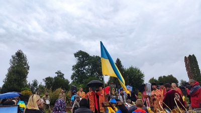 У Тернополі попрощалися з бійцем Артемом Узуналовим У Тернополі попрощалися з бійцем Артемом Узуналовим