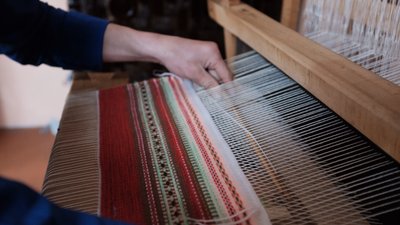 У громаді на Буковині хочуть створити соціальну швейну. Там уже є перший працівник СУСПІЛЬНЕ | ЛЮДИ У громаді на Буковині хочуть створити соціальну швейну. Там уже є перший працівник СУСПІЛЬНЕ | ЛЮДИ
