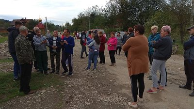 На Львівщині мешканці самі добудовують дорогу, яку востаннє ремонтували 35 років тому На Львівщині мешканці самі добудовують дорогу, яку востаннє ремонтували 35 років тому