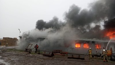 На Тернопільщині горить підприємство